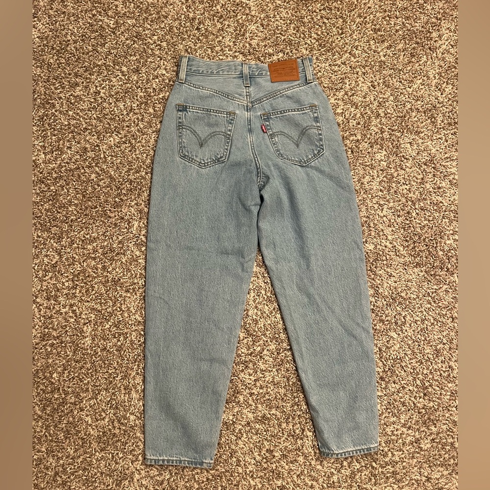 Levi’s mom jeans